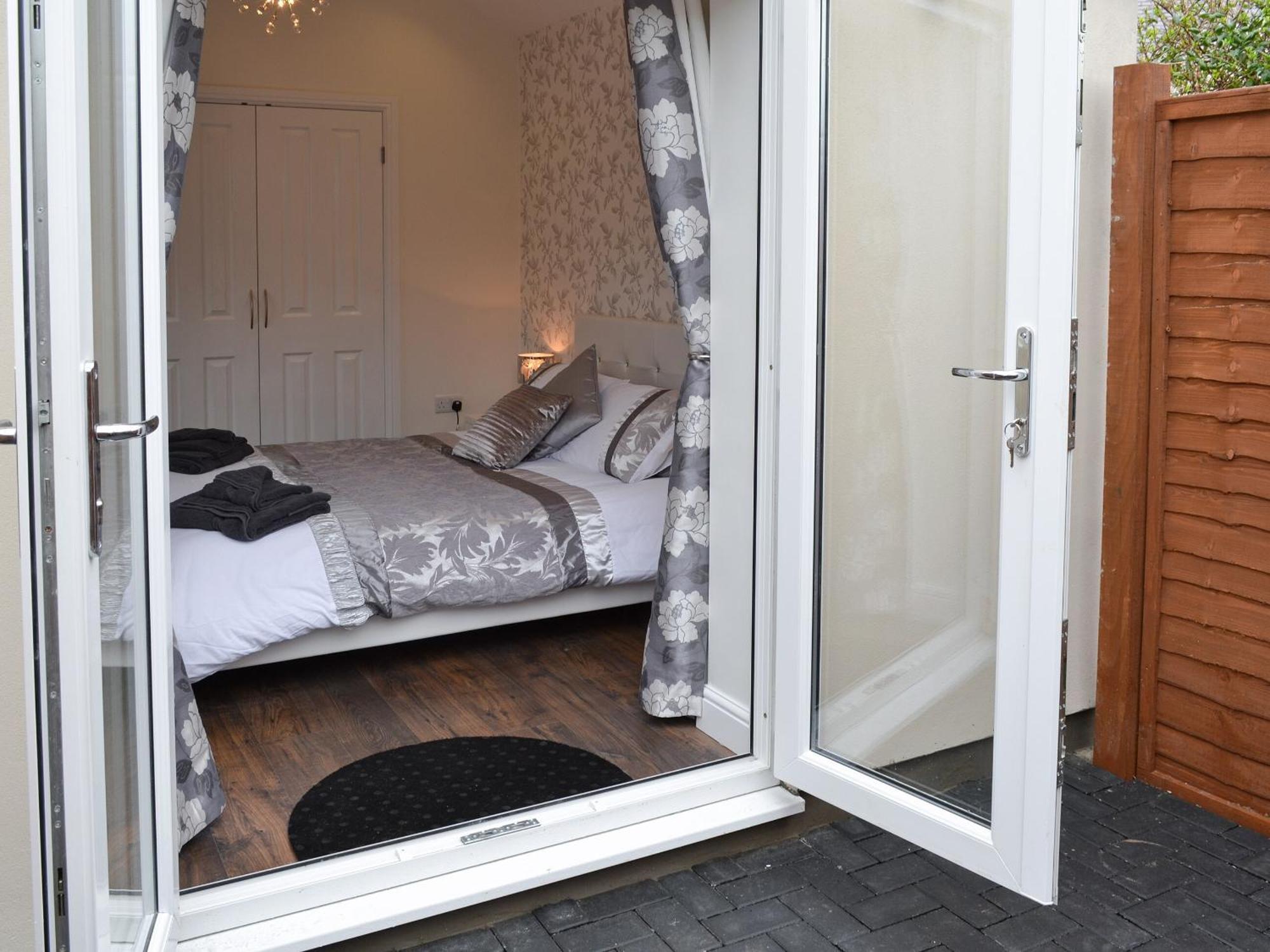 Oswald Lodge Llanon Екстериор снимка